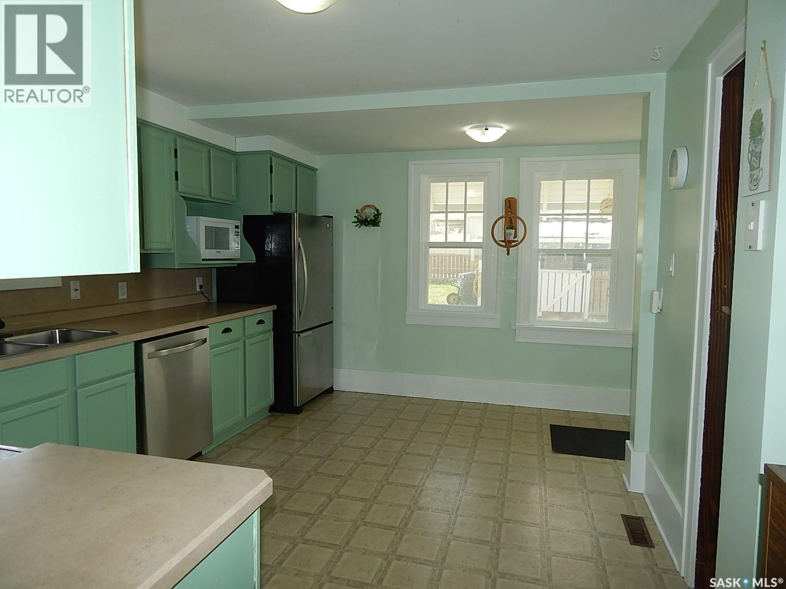 300 4th Avenue E, Assiniboia, Saskatchewan  S0H 0B0 - Photo 16 - SK035834