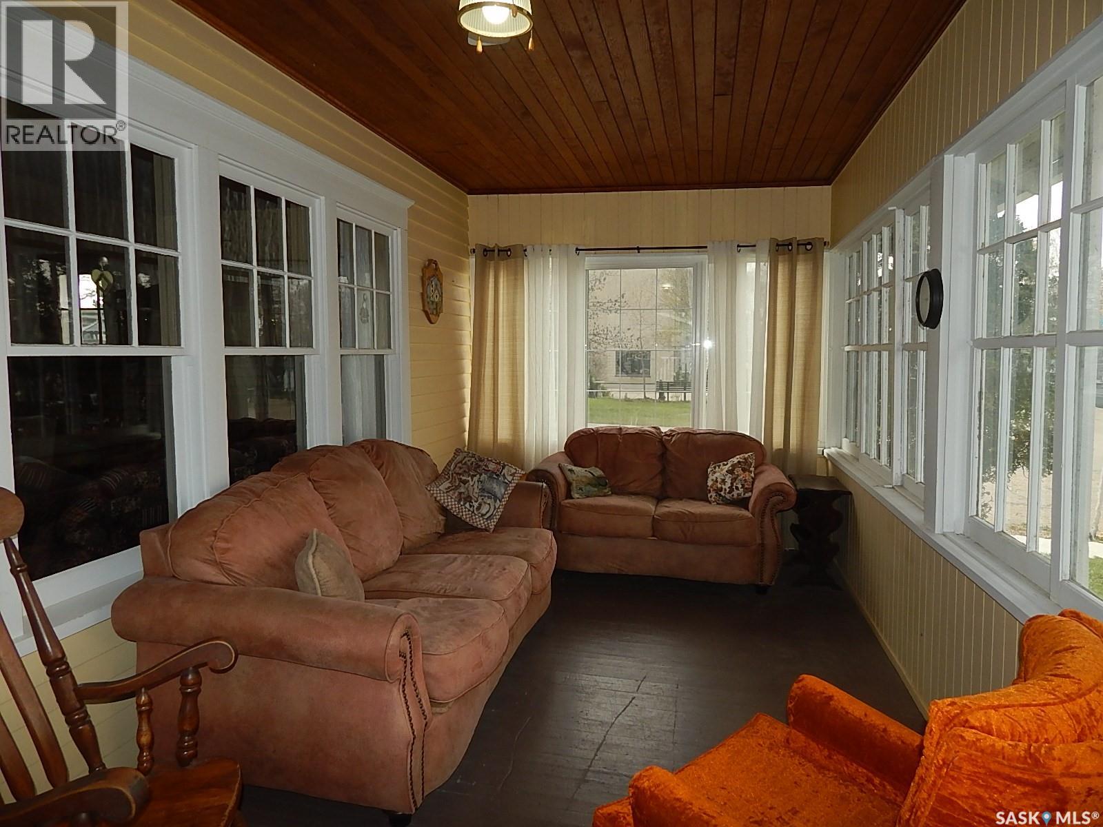 300 4th Avenue E, Assiniboia, Saskatchewan  S0H 0B0 - Photo 24 - SK035834