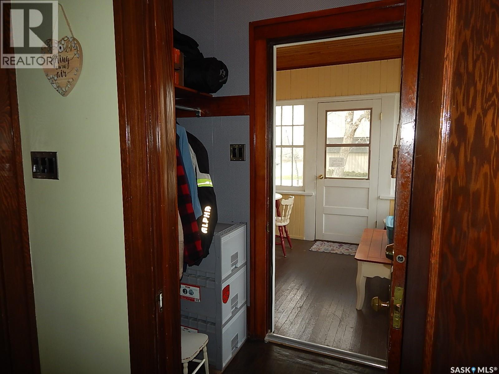 300 4th Avenue E, Assiniboia, Saskatchewan  S0H 0B0 - Photo 26 - SK035834
