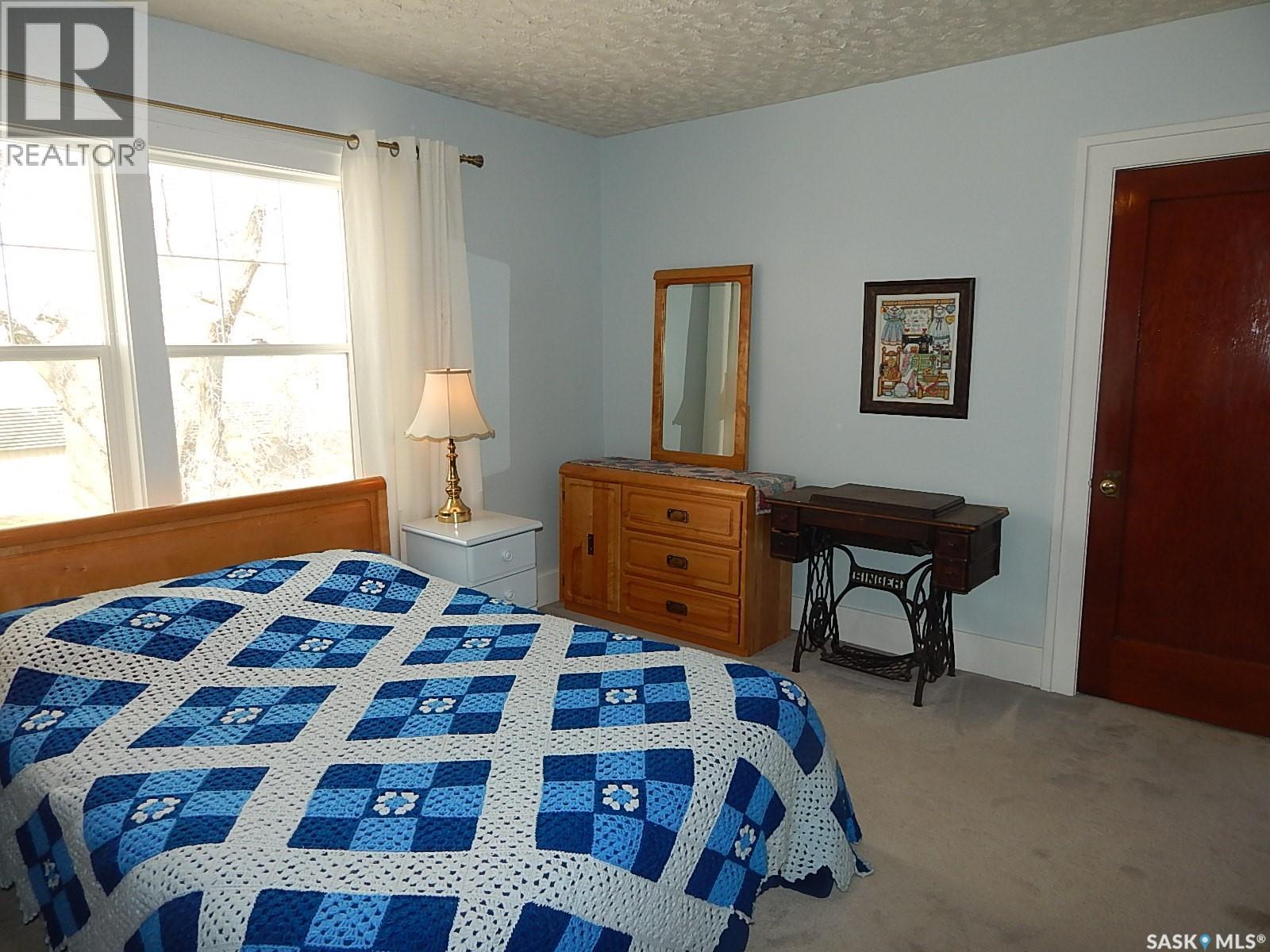 300 4th Avenue E, Assiniboia, Saskatchewan  S0H 0B0 - Photo 29 - SK035834