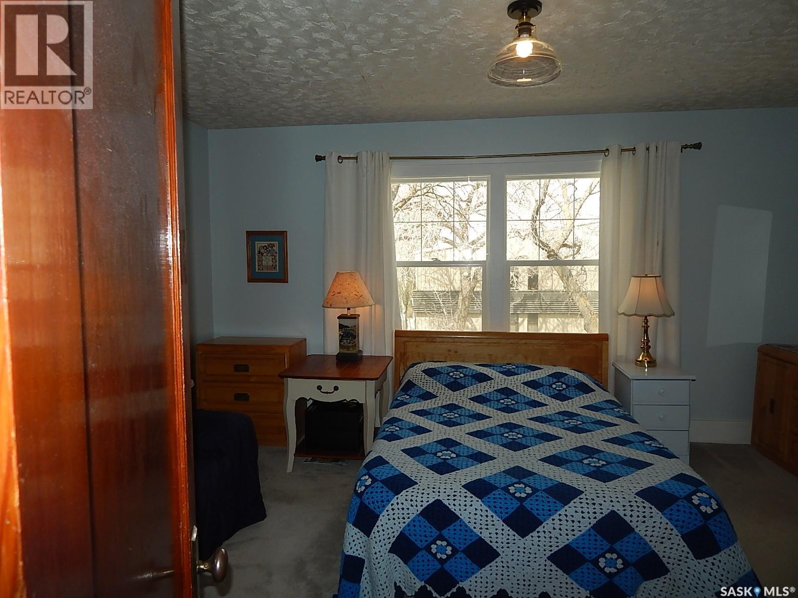 300 4th Avenue E, Assiniboia, Saskatchewan  S0H 0B0 - Photo 30 - SK035834