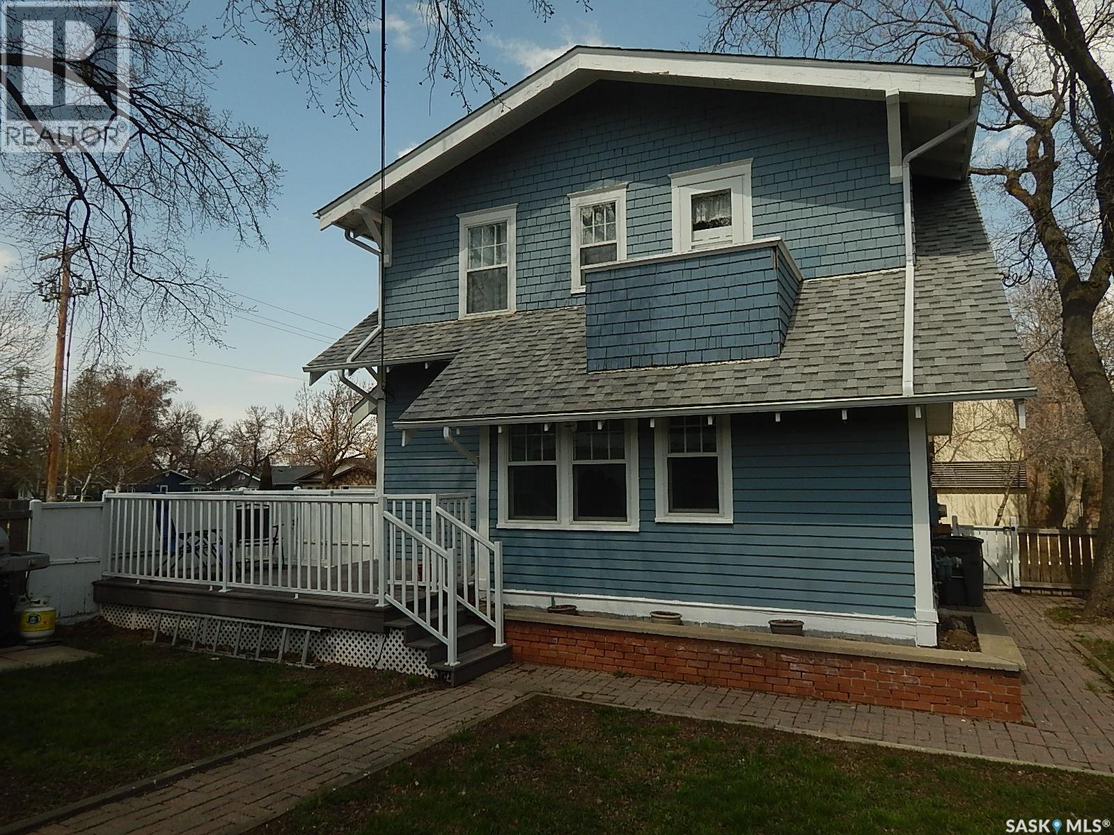 300 4th Avenue E, Assiniboia, Saskatchewan  S0H 0B0 - Photo 5 - SK035834