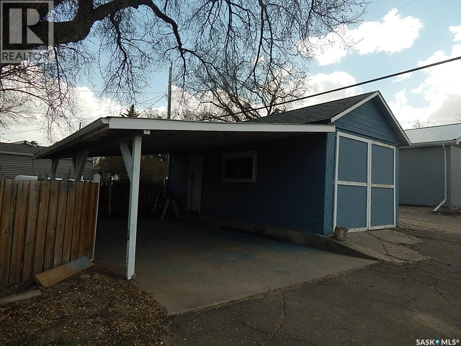 300 4th Avenue E, Assiniboia, Saskatchewan  S0H 0B0 - Photo 7 - SK035834