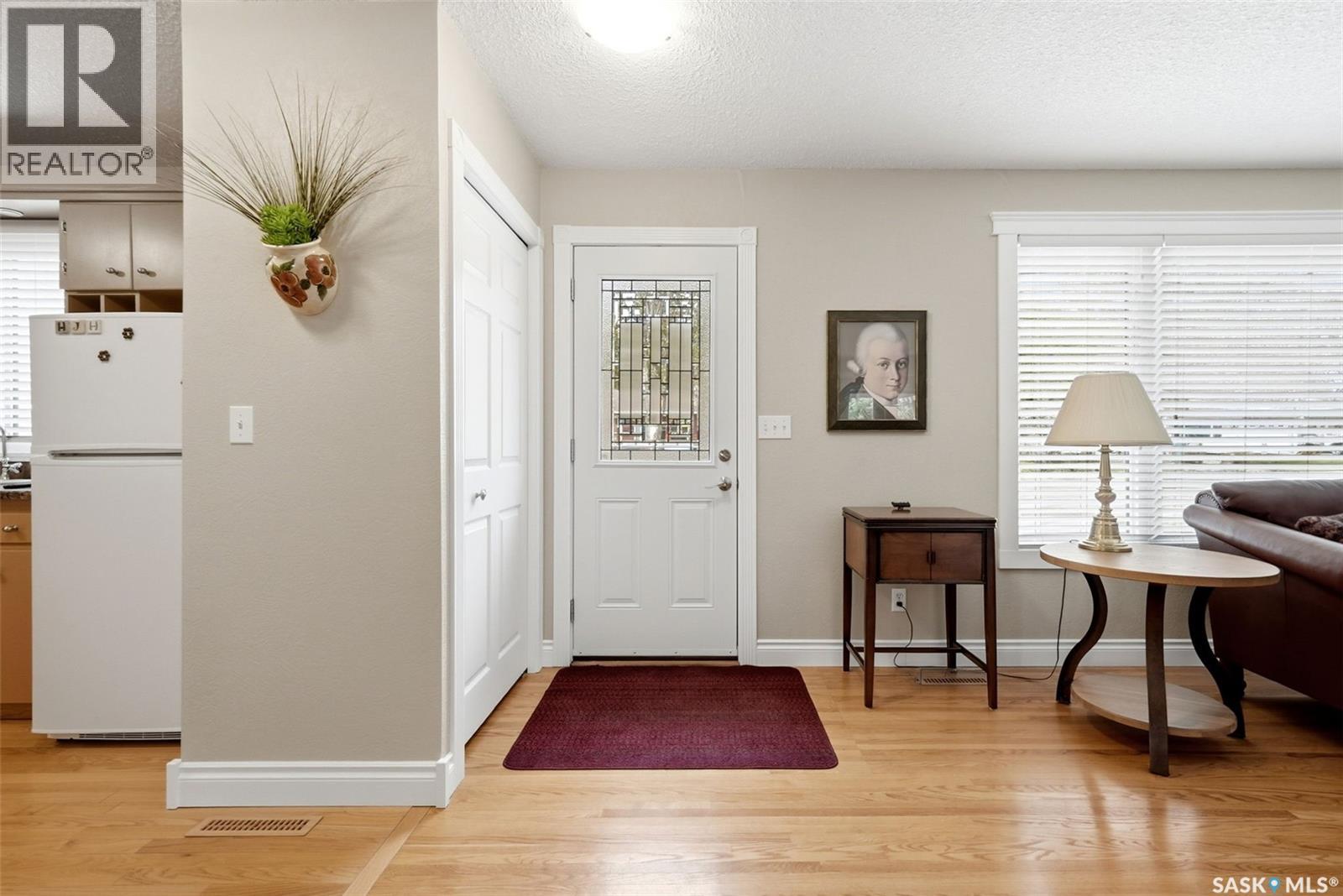 229 20th Avenue E, Regina, Saskatchewan  S4N 1J5 - Photo 2 - SK035722