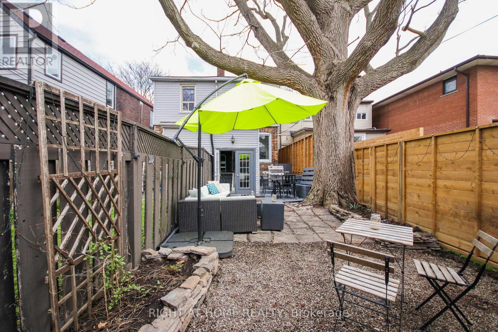 44 Rhodes Avenue, Toronto, Ontario  M4L 2Z9 - Photo 14 - E13126964