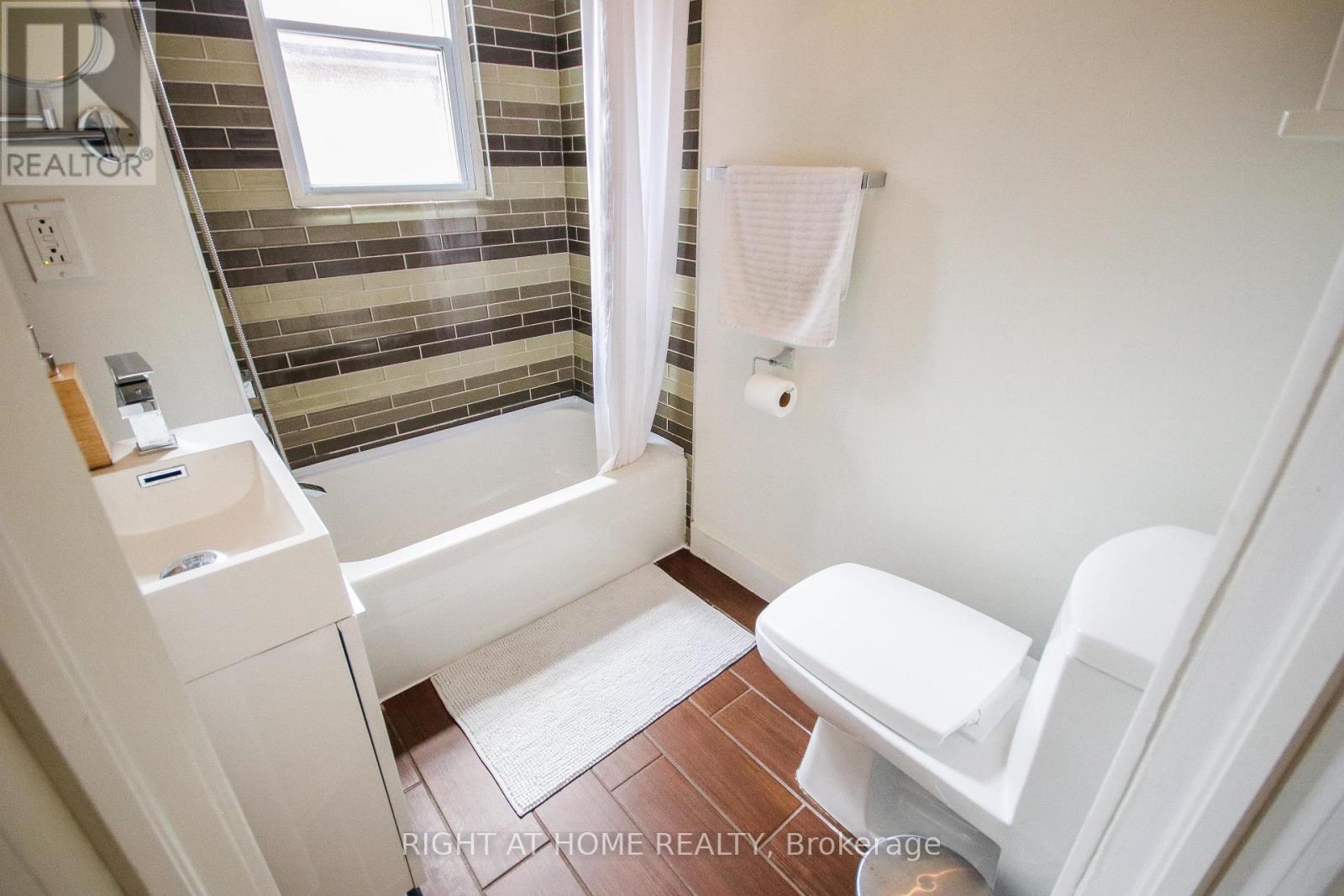 44 Rhodes Avenue, Toronto, Ontario  M4L 2Z9 - Photo 23 - E13126964
