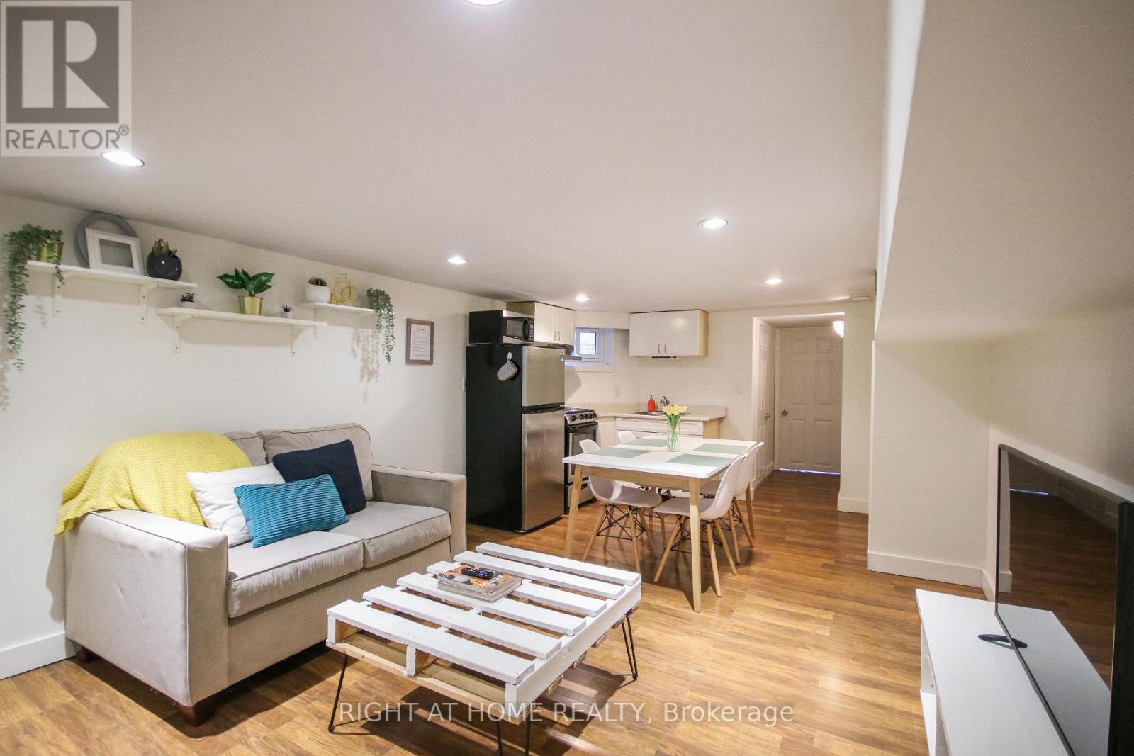 44 Rhodes Avenue, Toronto, Ontario  M4L 2Z9 - Photo 24 - E13126964