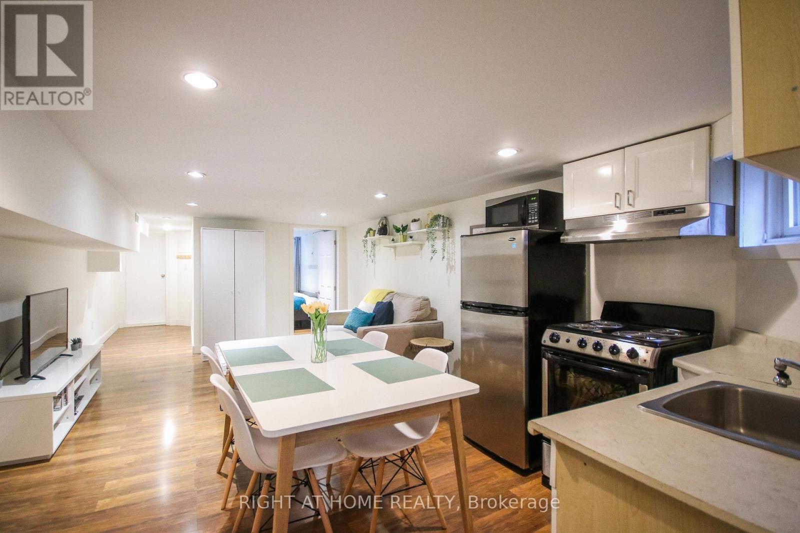 44 Rhodes Avenue, Toronto, Ontario  M4L 2Z9 - Photo 26 - E13126964
