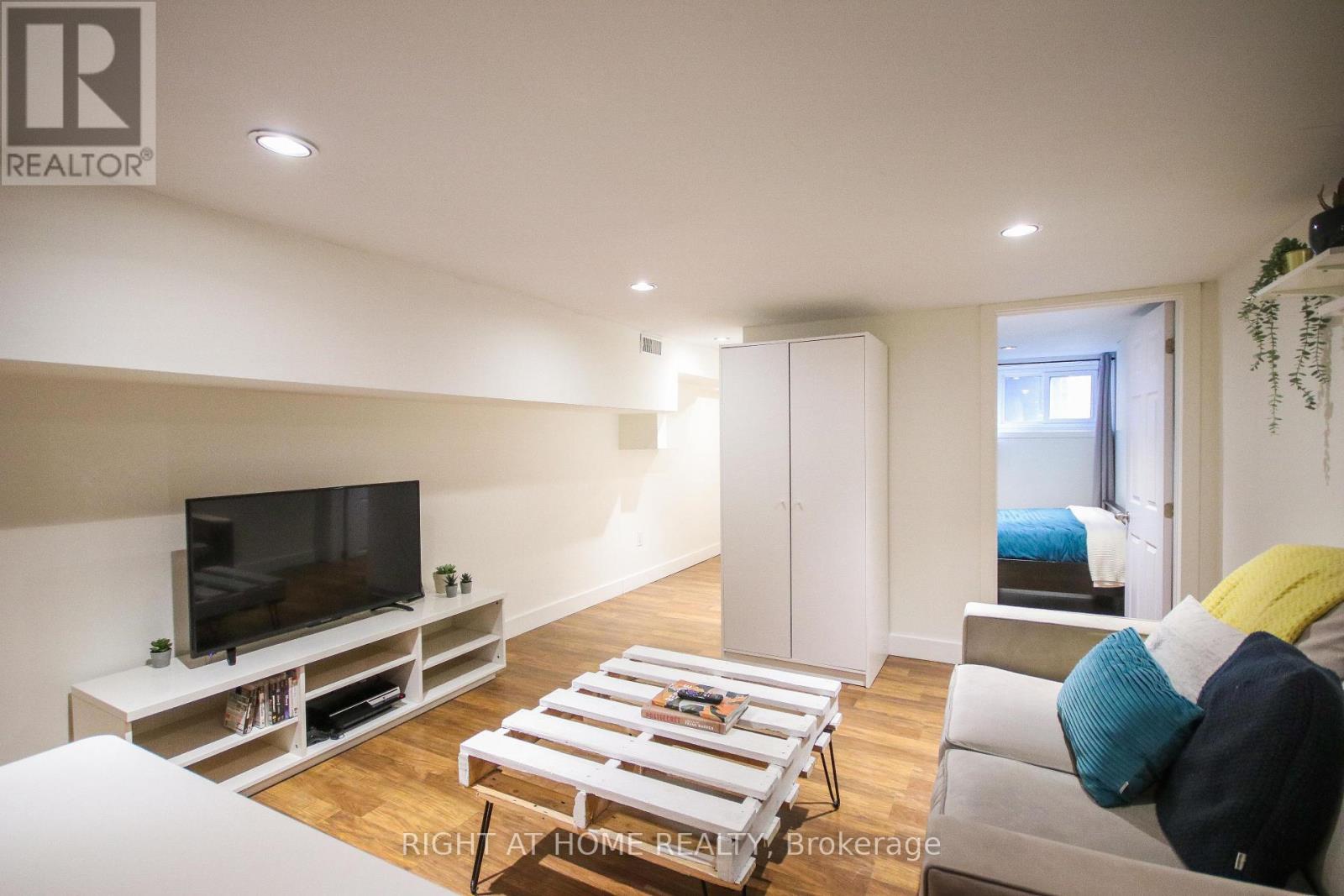 44 Rhodes Avenue, Toronto, Ontario  M4L 2Z9 - Photo 27 - E13126964