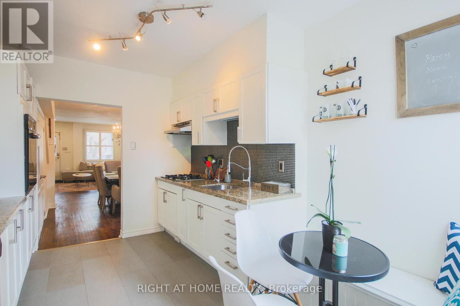 44 Rhodes Avenue, Toronto, Ontario  M4L 2Z9 - Photo 9 - E13126964