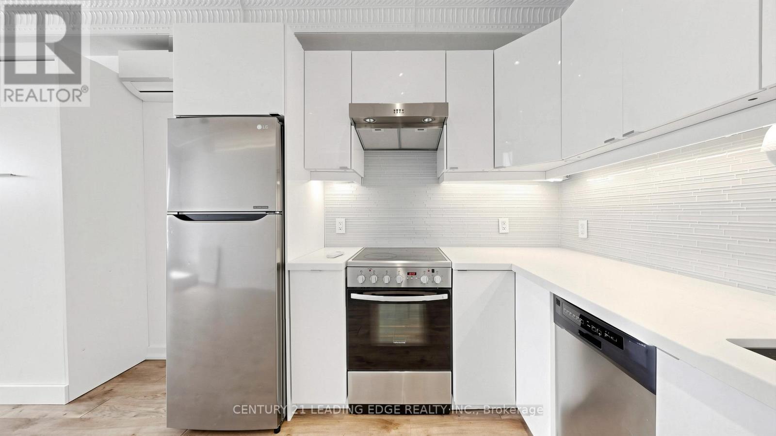 Main - 679 Woodbine Avenue, Toronto, Ontario  M4E 2J3 - Photo 7 - E13127016