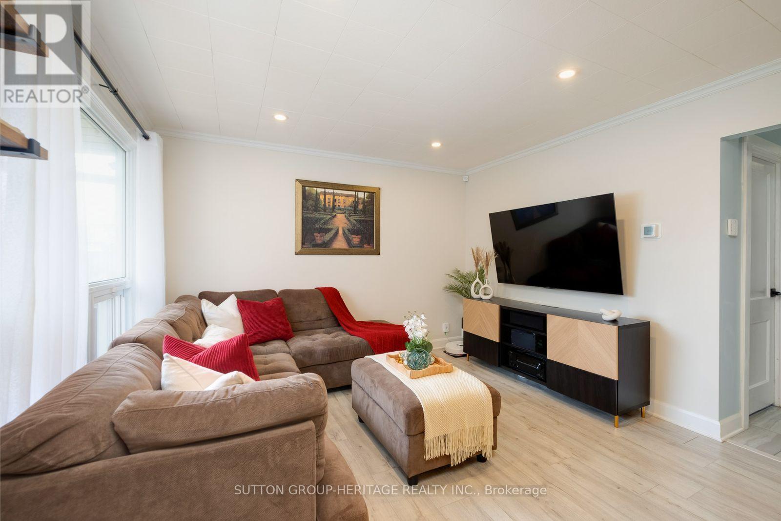 34 Maple Street, Ajax, Ontario  L1S 1V7 - Photo 7 - E13127032