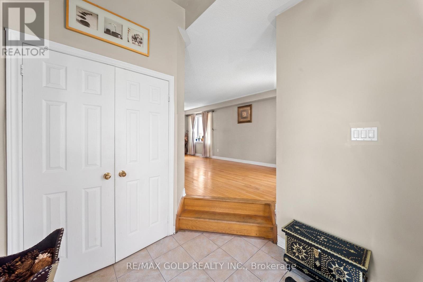 17 Calderstone Road, Brampton, Ontario  L6P 2A4 - Photo 6 - W13123064