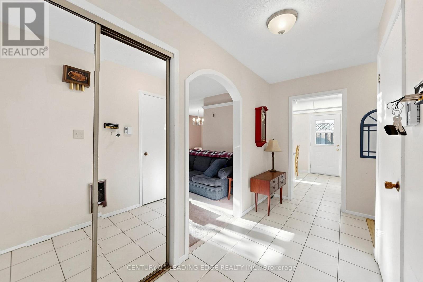 323 Waratah Avenue, Newmarket, Ontario  L3Y 5J3 - Photo 4 - N13126704