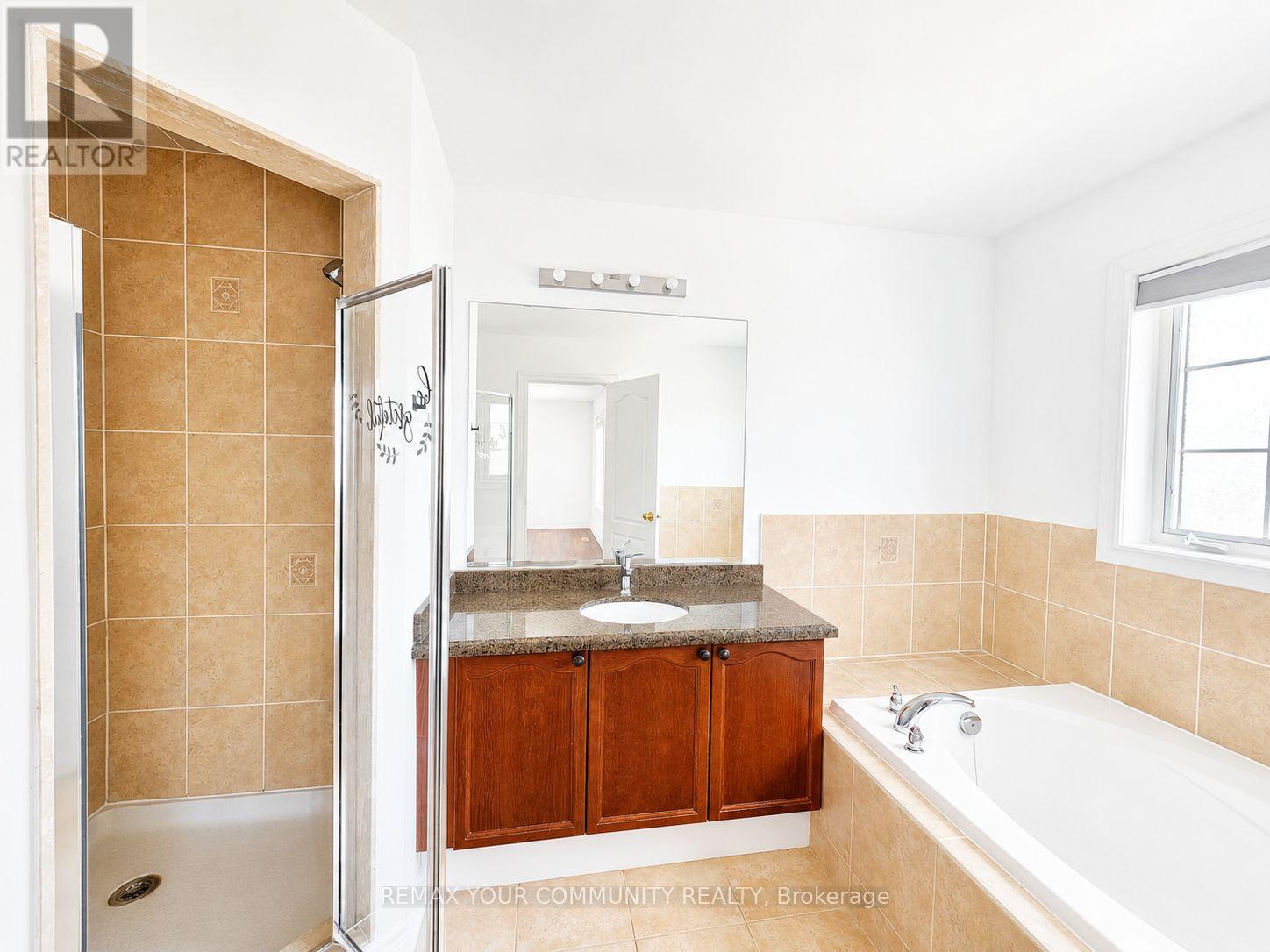 69 Gail Parks Crescent, Newmarket, Ontario  L3X 3B9 - Photo 11 - N13126708