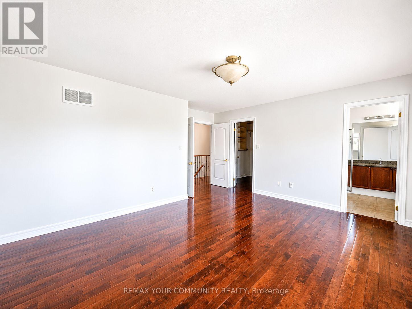 69 Gail Parks Crescent, Newmarket, Ontario  L3X 3B9 - Photo 8 - N13126708