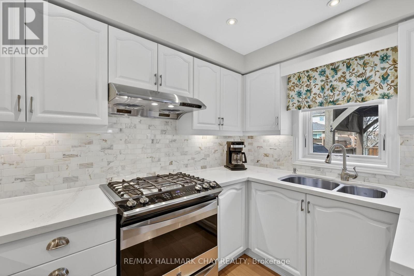 4 Darling Crescent, New Tecumseth, Ontario  L9R 1P4 - Photo 7 - N13126732