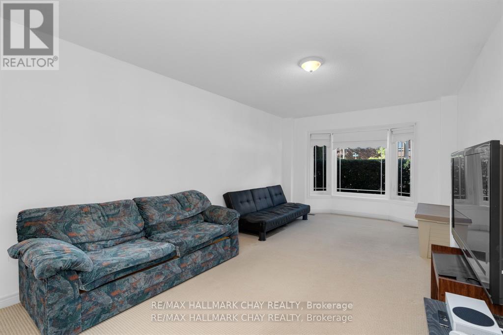 82 Bishop Drive, Barrie (Ardagh), Ontario  L4N 7P4 - Photo 14 - S13126668