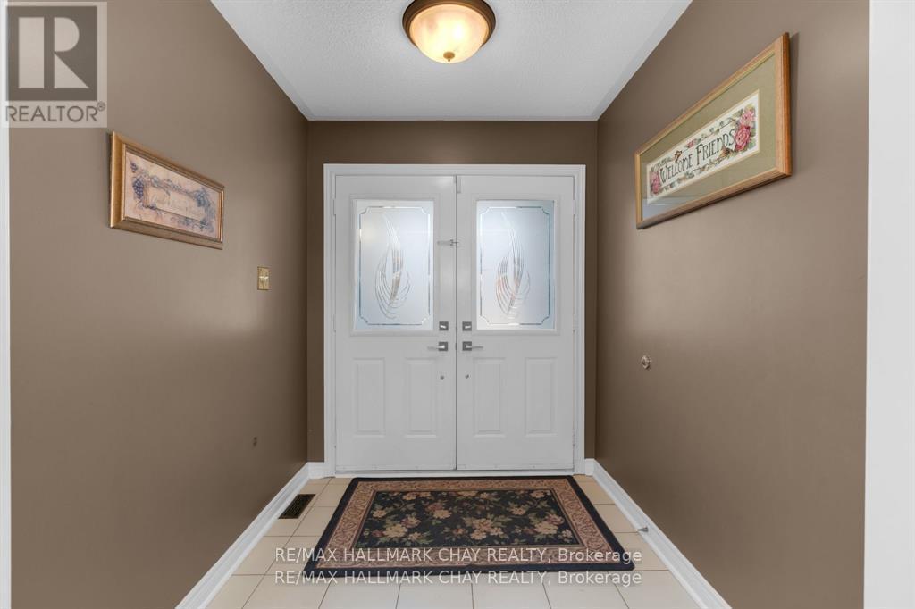 82 Bishop Drive, Barrie (Ardagh), Ontario  L4N 7P4 - Photo 2 - S13126668