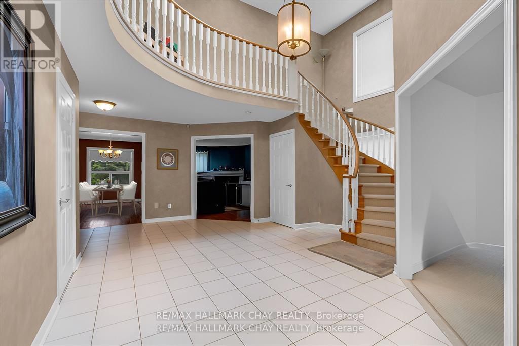 82 Bishop Drive, Barrie (Ardagh), Ontario  L4N 7P4 - Photo 3 - S13126668