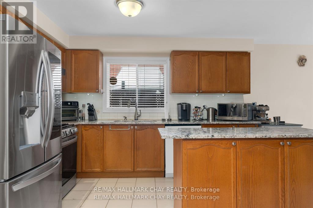 82 Bishop Drive, Barrie (Ardagh), Ontario  L4N 7P4 - Photo 5 - S13126668