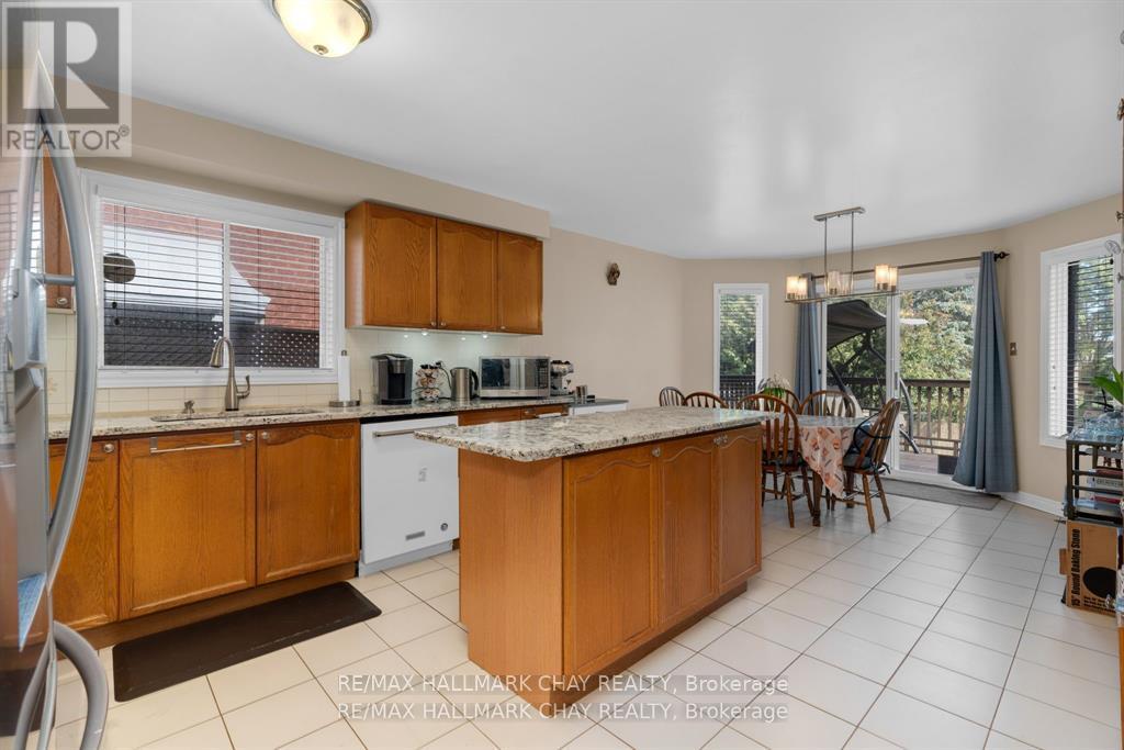 82 Bishop Drive, Barrie (Ardagh), Ontario  L4N 7P4 - Photo 7 - S13126668