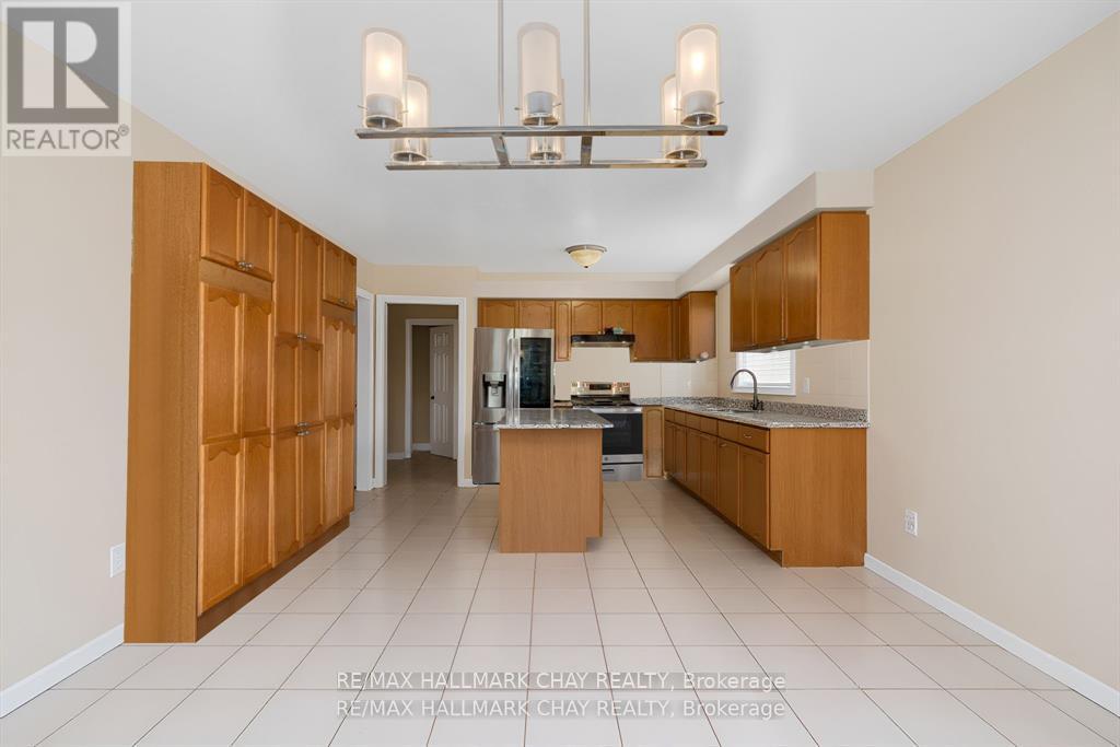 82 Bishop Drive, Barrie (Ardagh), Ontario  L4N 7P4 - Photo 8 - S13126668