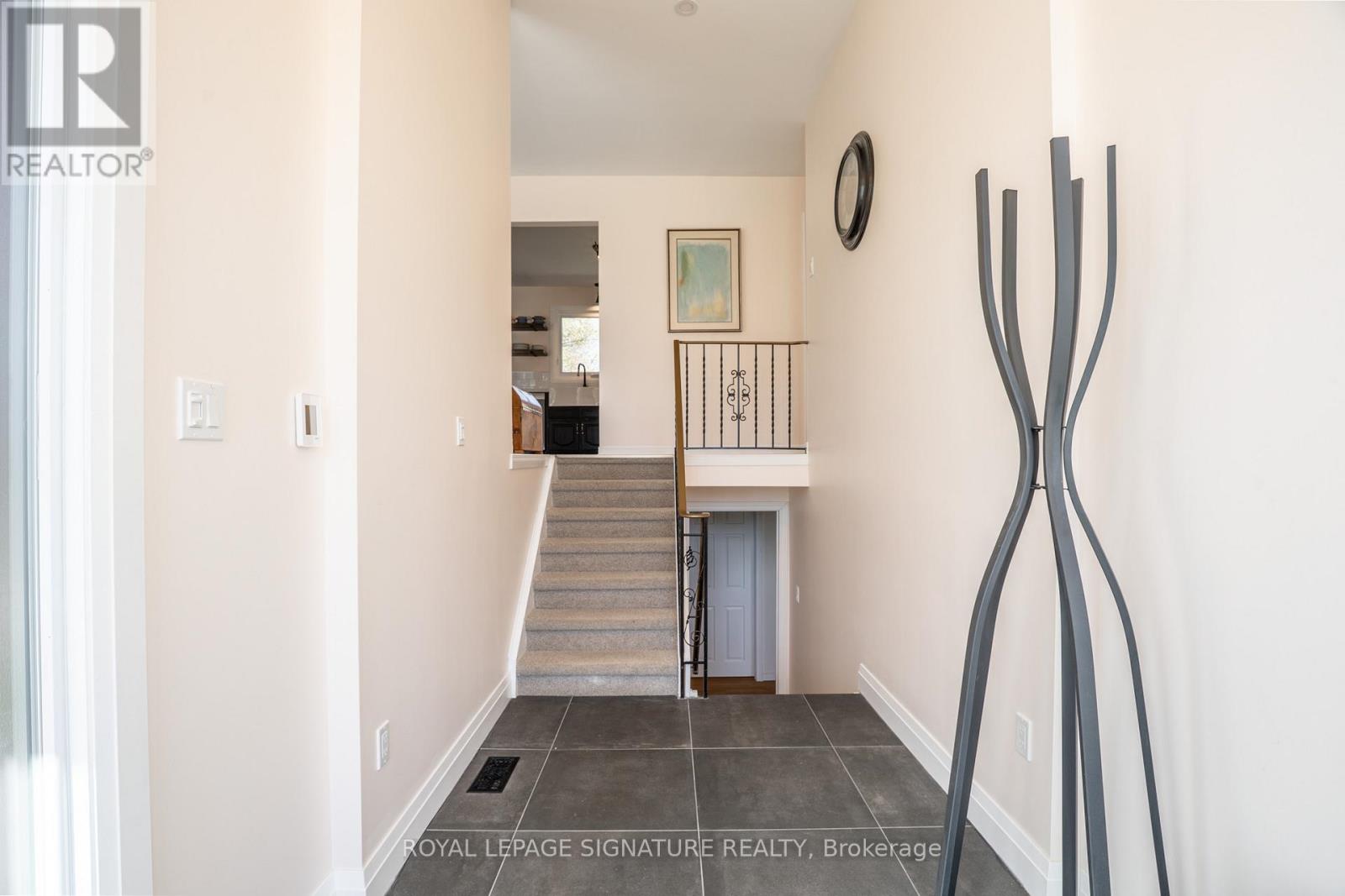 34 Champlain Crescent, Oro-Medonte (Warminster), Ontario  L0K 1E0 - Photo 3 - S13126906