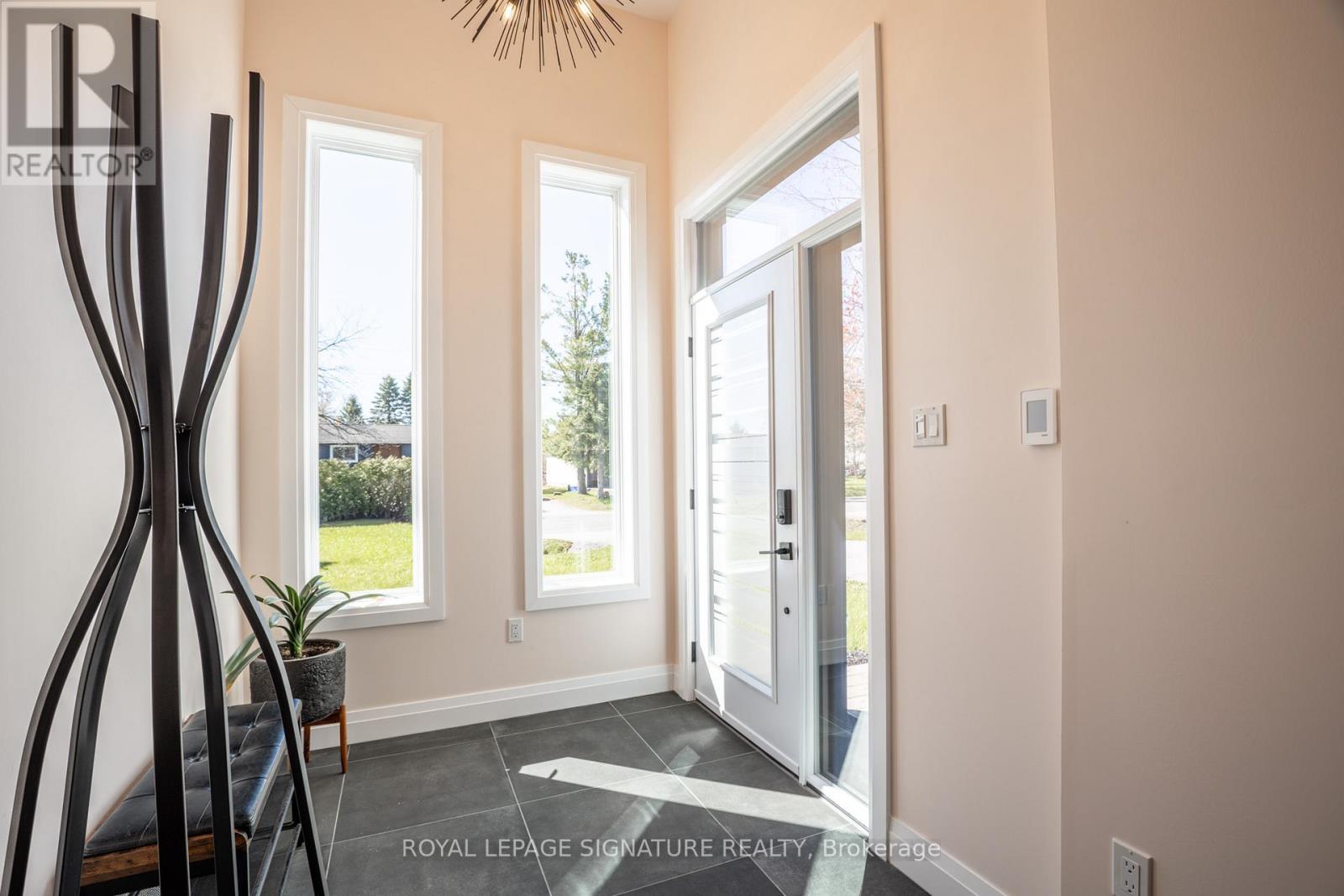 34 Champlain Crescent, Oro-Medonte (Warminster), Ontario  L0K 1E0 - Photo 4 - S13126906