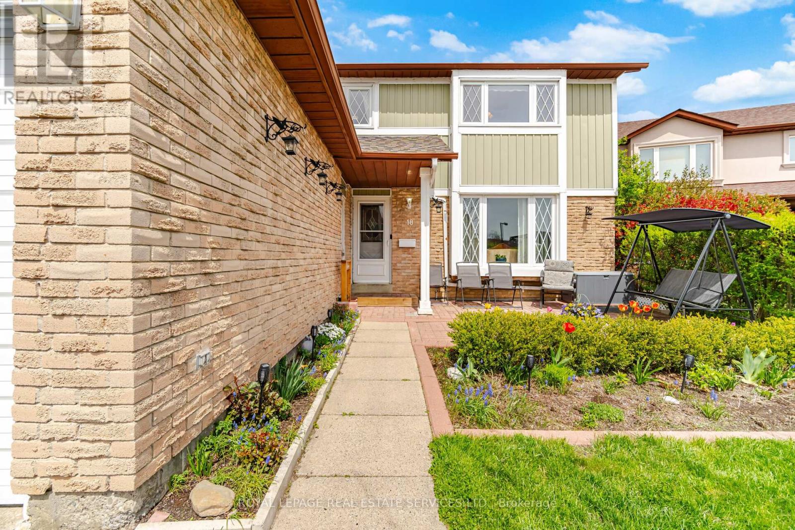 18 Wolverton Crescent, Brampton, Ontario  L6S 3L1 - Photo 3 - W13126640