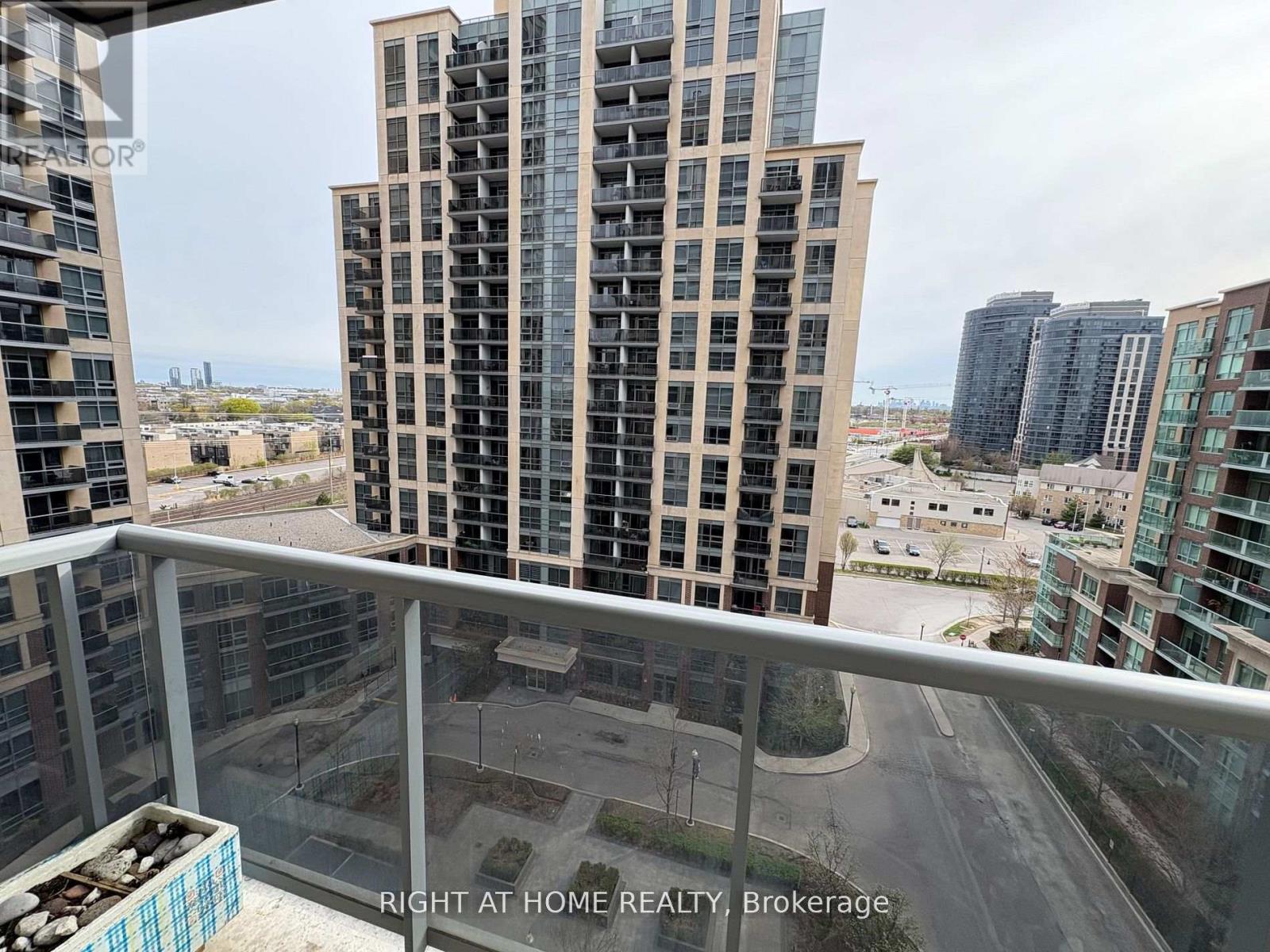 1006 - 5 Michael Power Place, Toronto, Ontario  M9A 0A3 - Photo 10 - W13126664