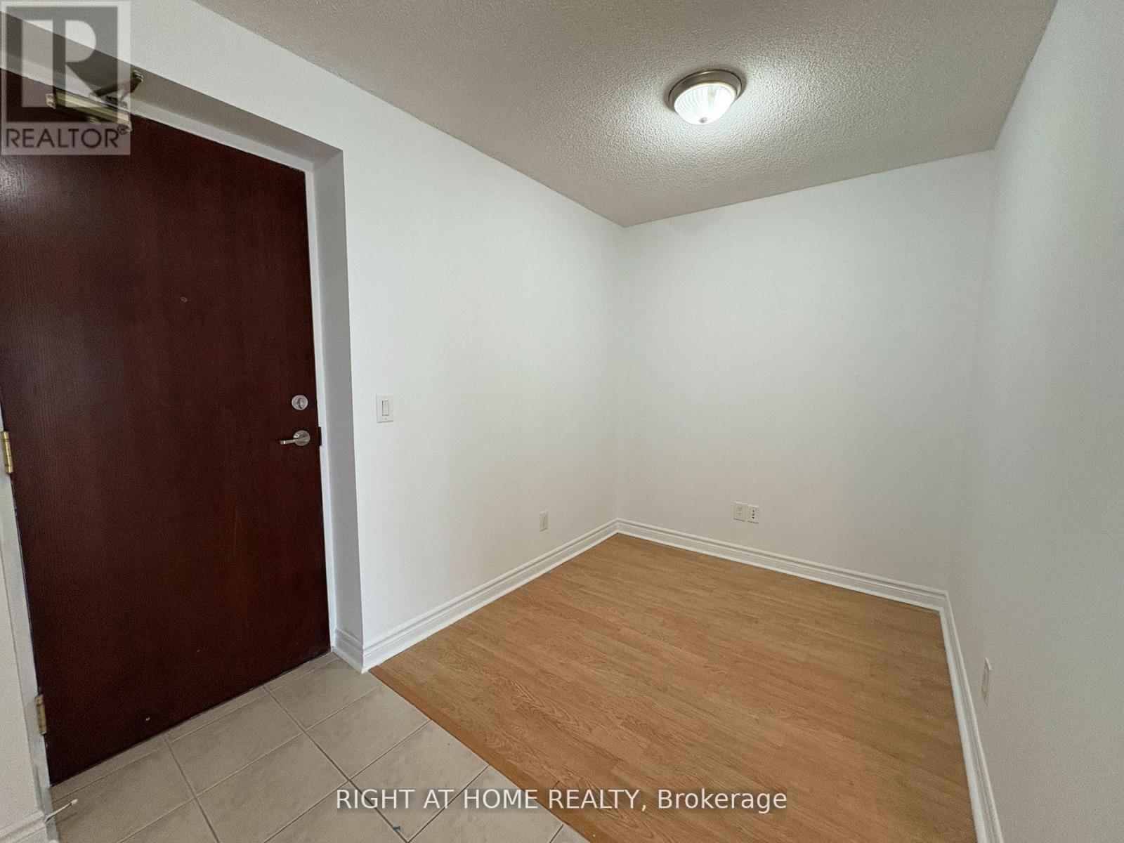1006 - 5 Michael Power Place, Toronto, Ontario  M9A 0A3 - Photo 2 - W13126664