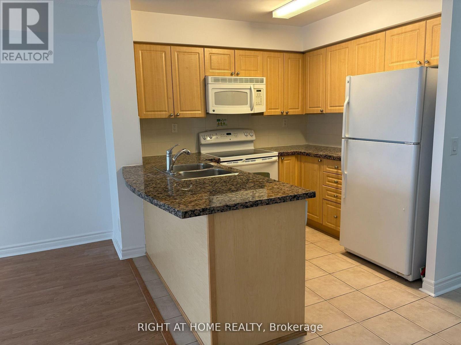 1006 - 5 Michael Power Place, Toronto, Ontario  M9A 0A3 - Photo 4 - W13126664