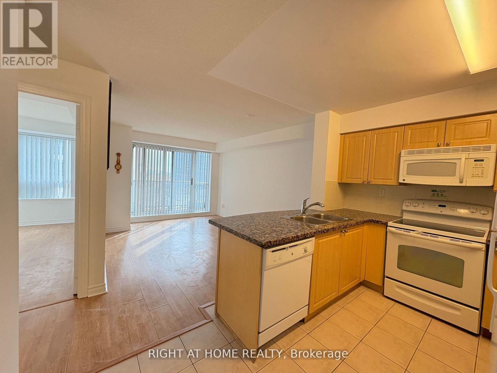 1006 - 5 Michael Power Place, Toronto, Ontario  M9A 0A3 - Photo 5 - W13126664