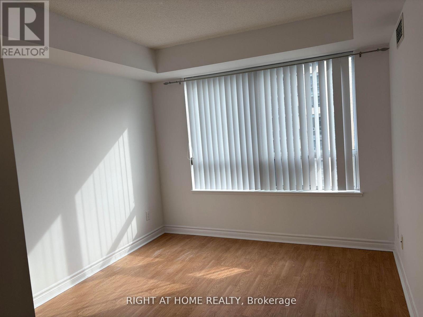 1006 - 5 Michael Power Place, Toronto, Ontario  M9A 0A3 - Photo 8 - W13126664