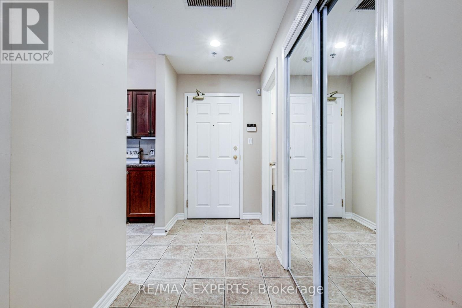 102 - 391 Plains Road E, Burlington, Ontario  L7T 4M2 - Photo 5 - W13126830