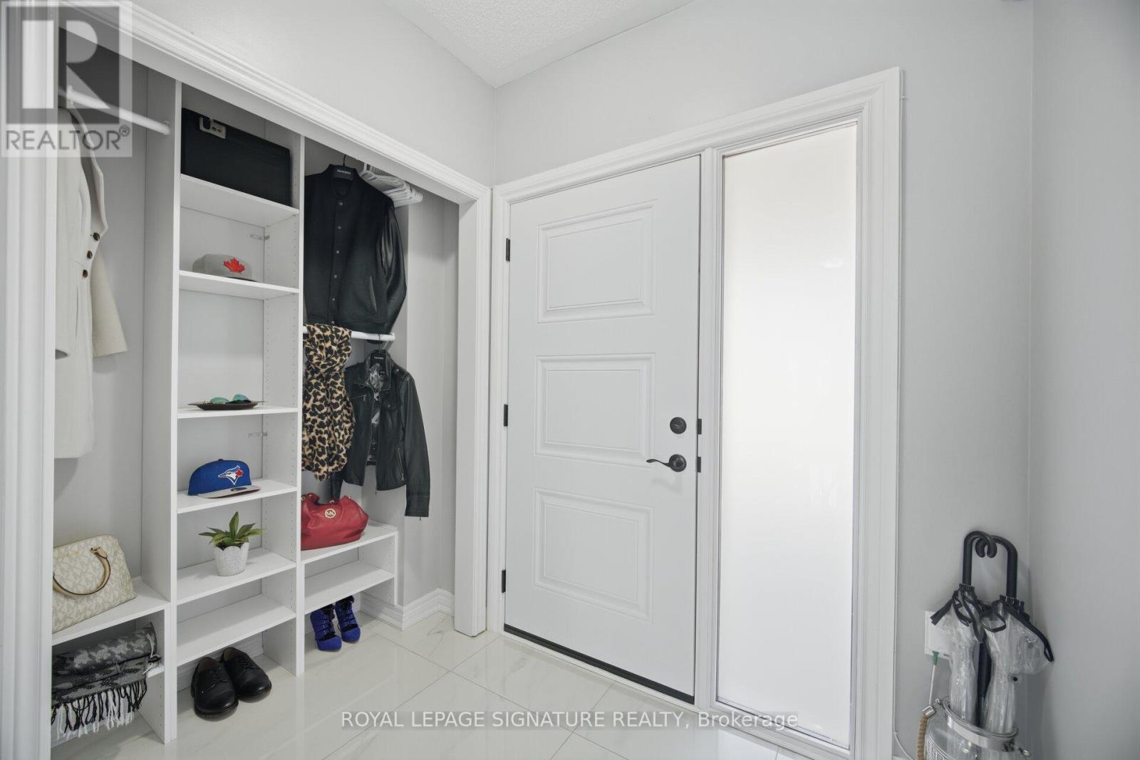 7 Cedarbrook Road, Brampton, Ontario  L6R 0W7 - Photo 2 - W13126838
