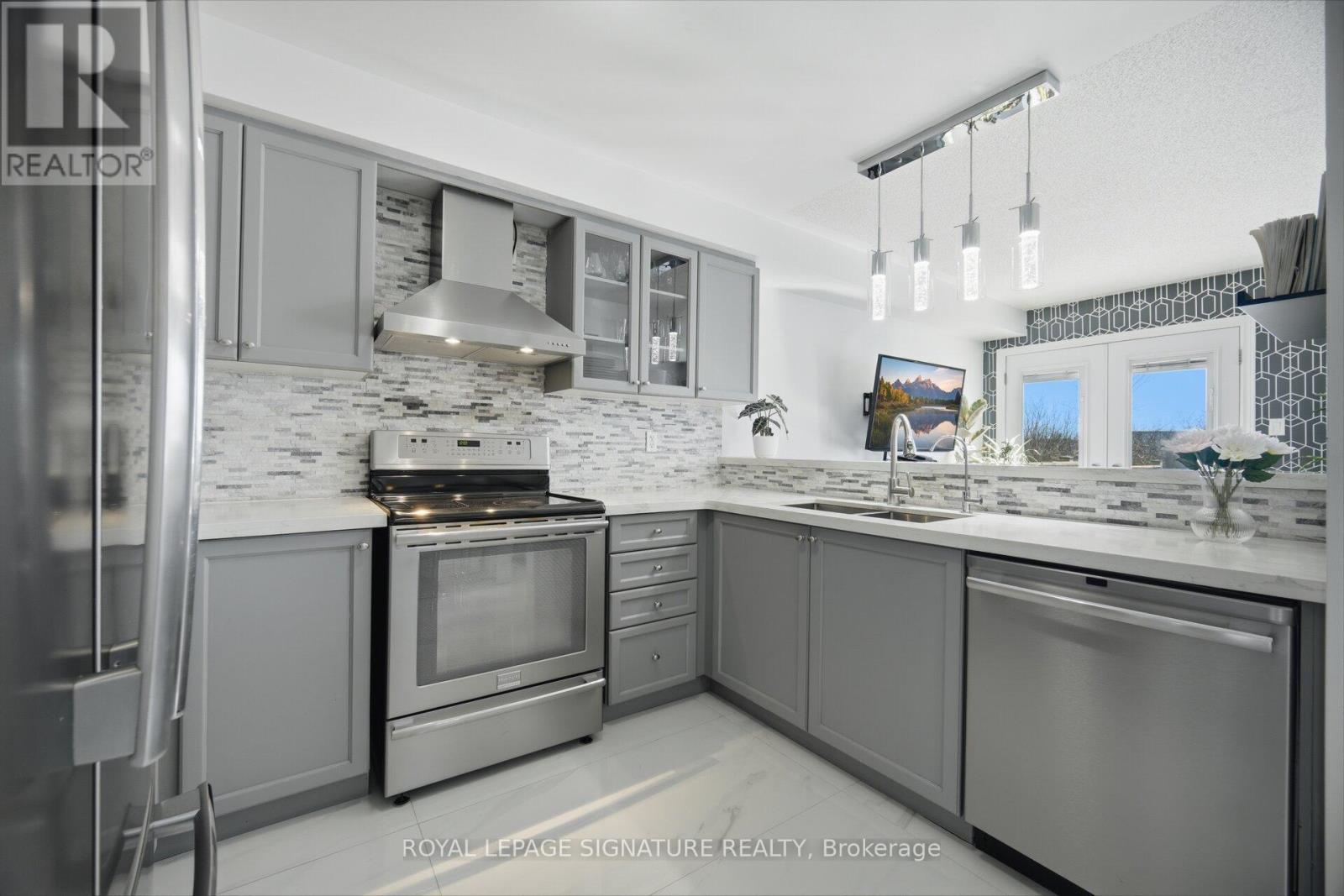 7 Cedarbrook Road, Brampton, Ontario  L6R 0W7 - Photo 7 - W13126838