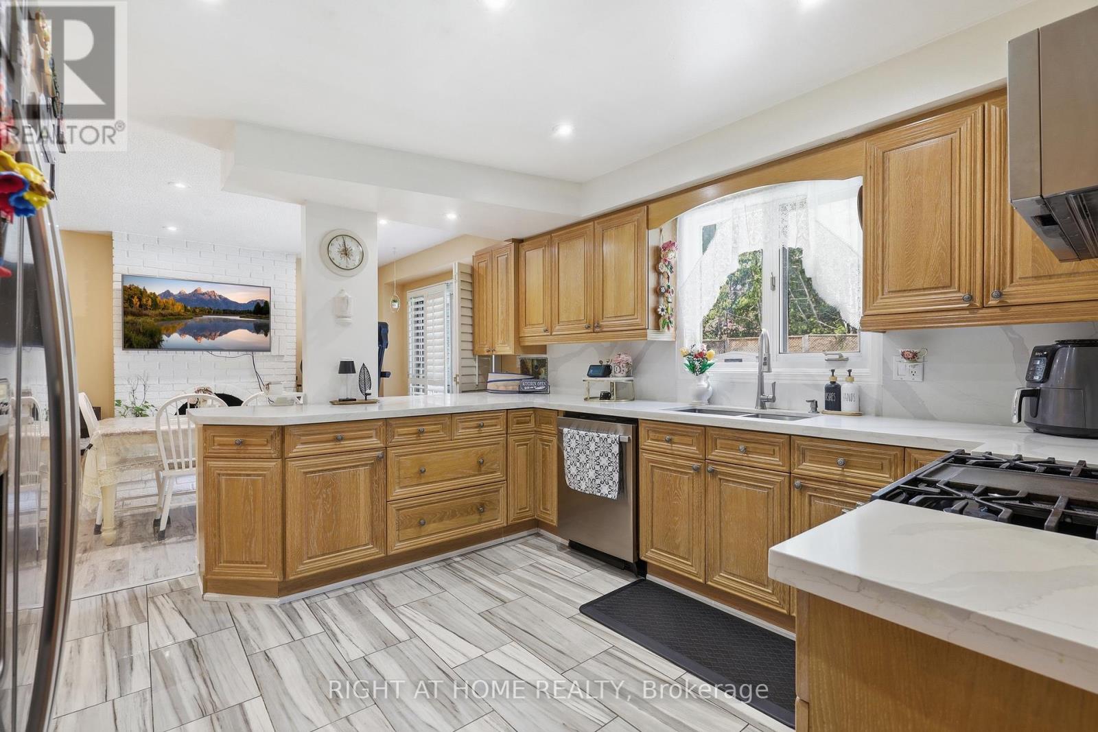 33 Parkside Drive, Brampton, Ontario  L6Y 2H2 - Photo 13 - W13127002