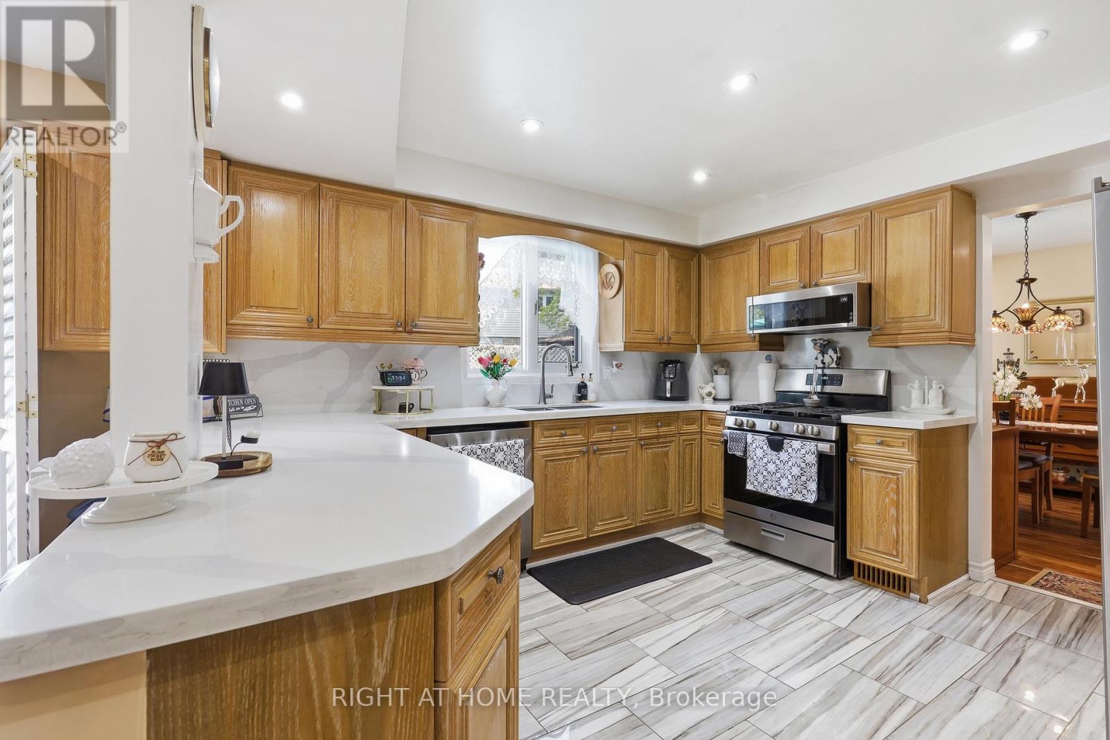 33 Parkside Drive, Brampton, Ontario  L6Y 2H2 - Photo 14 - W13127002