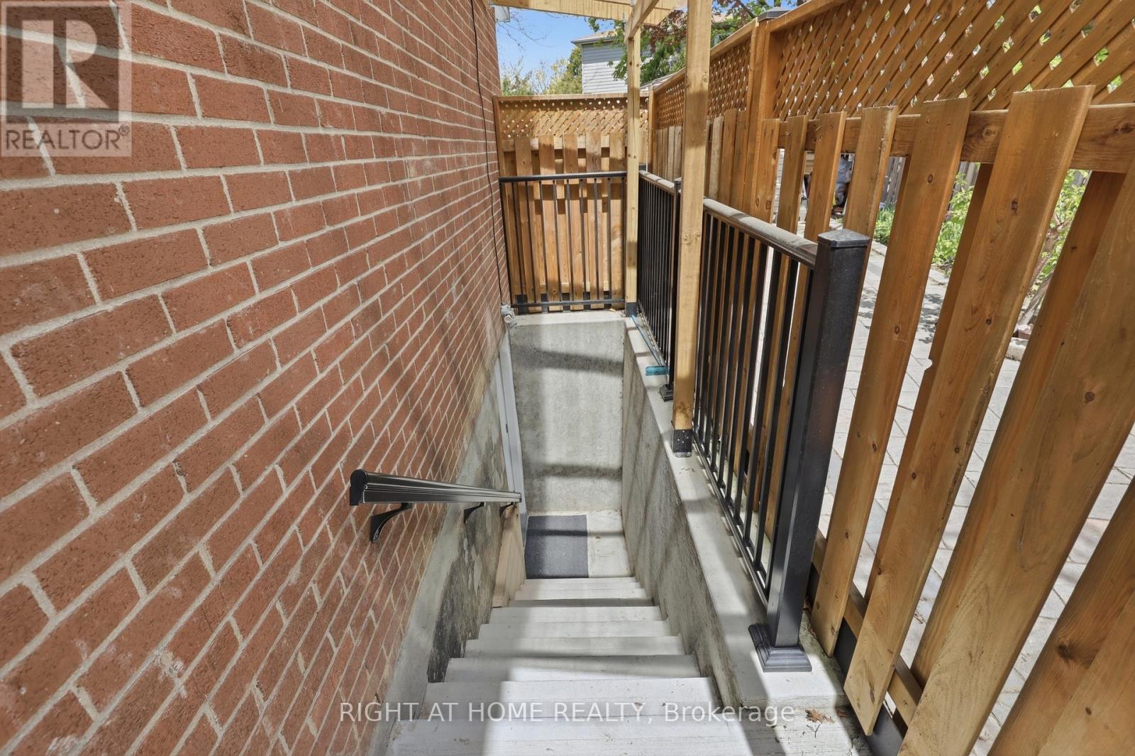 33 Parkside Drive, Brampton, Ontario  L6Y 2H2 - Photo 29 - W13127002
