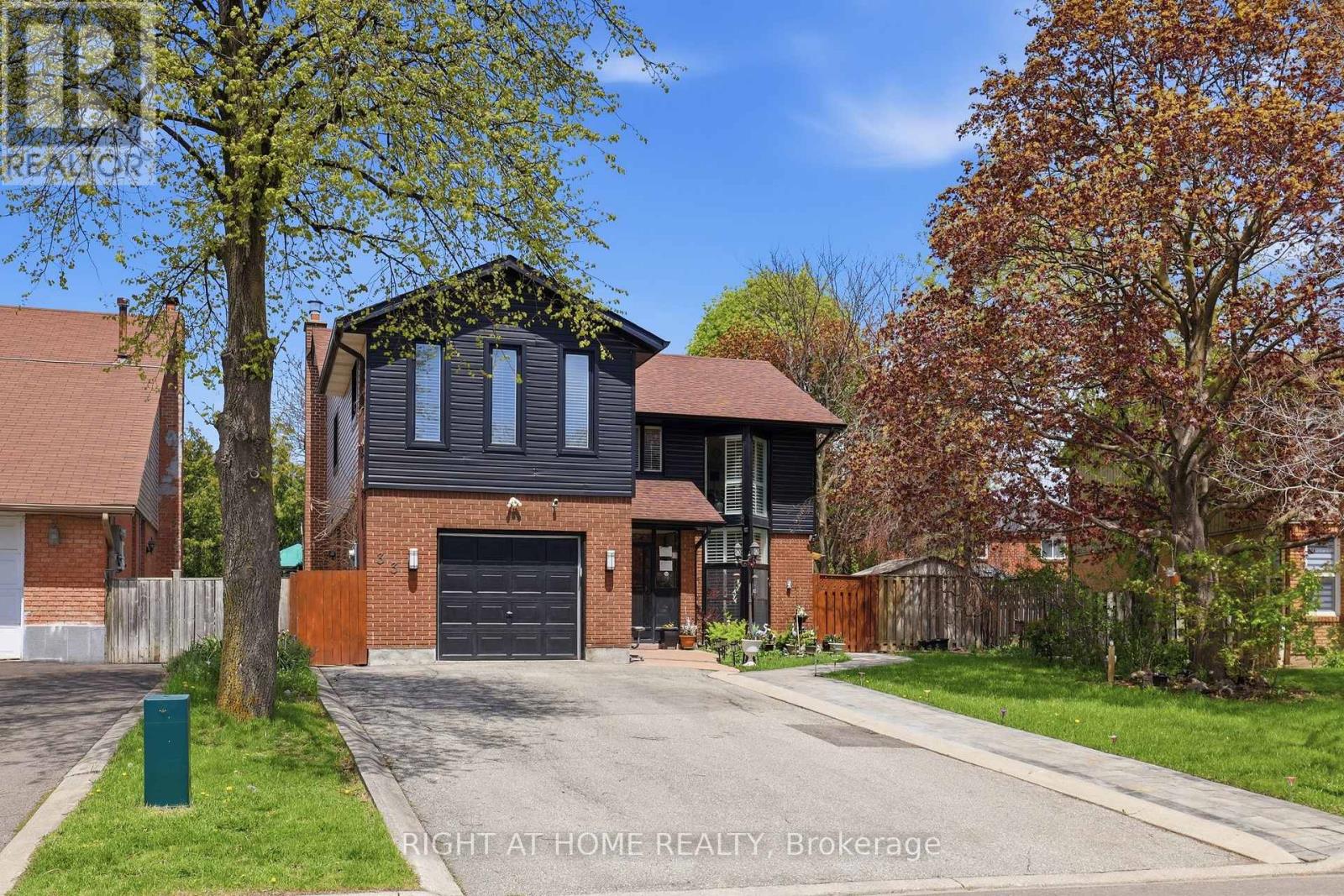 33 Parkside Drive, Brampton, Ontario  L6Y 2H2 - Photo 3 - W13127002