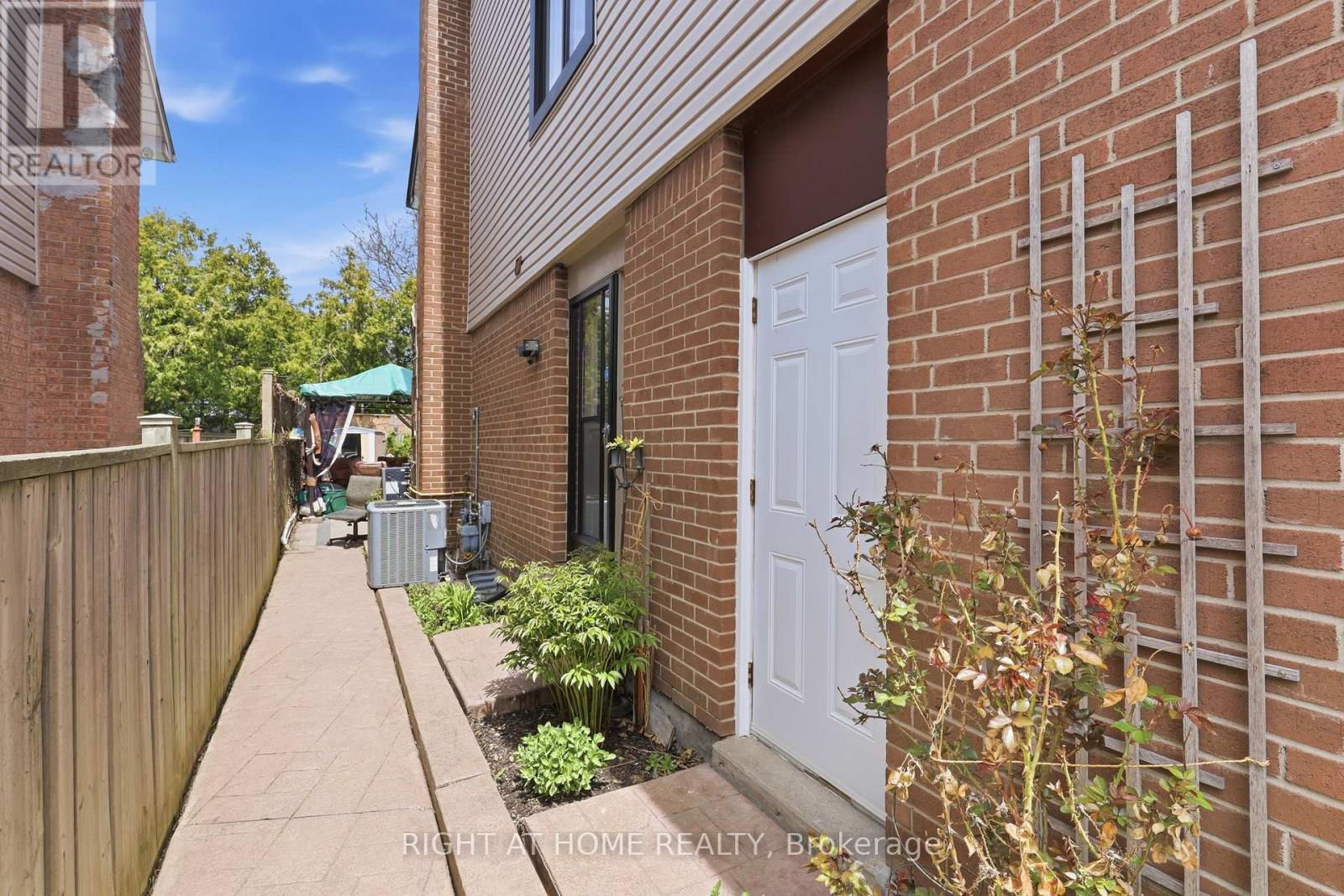 33 Parkside Drive, Brampton, Ontario  L6Y 2H2 - Photo 39 - W13127002