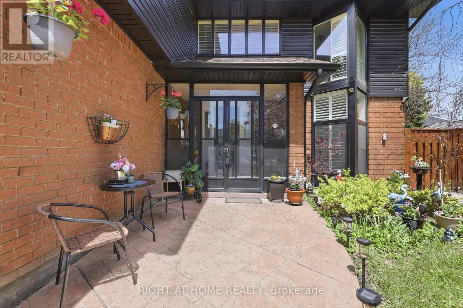 33 Parkside Drive, Brampton, Ontario  L6Y 2H2 - Photo 6 - W13127002