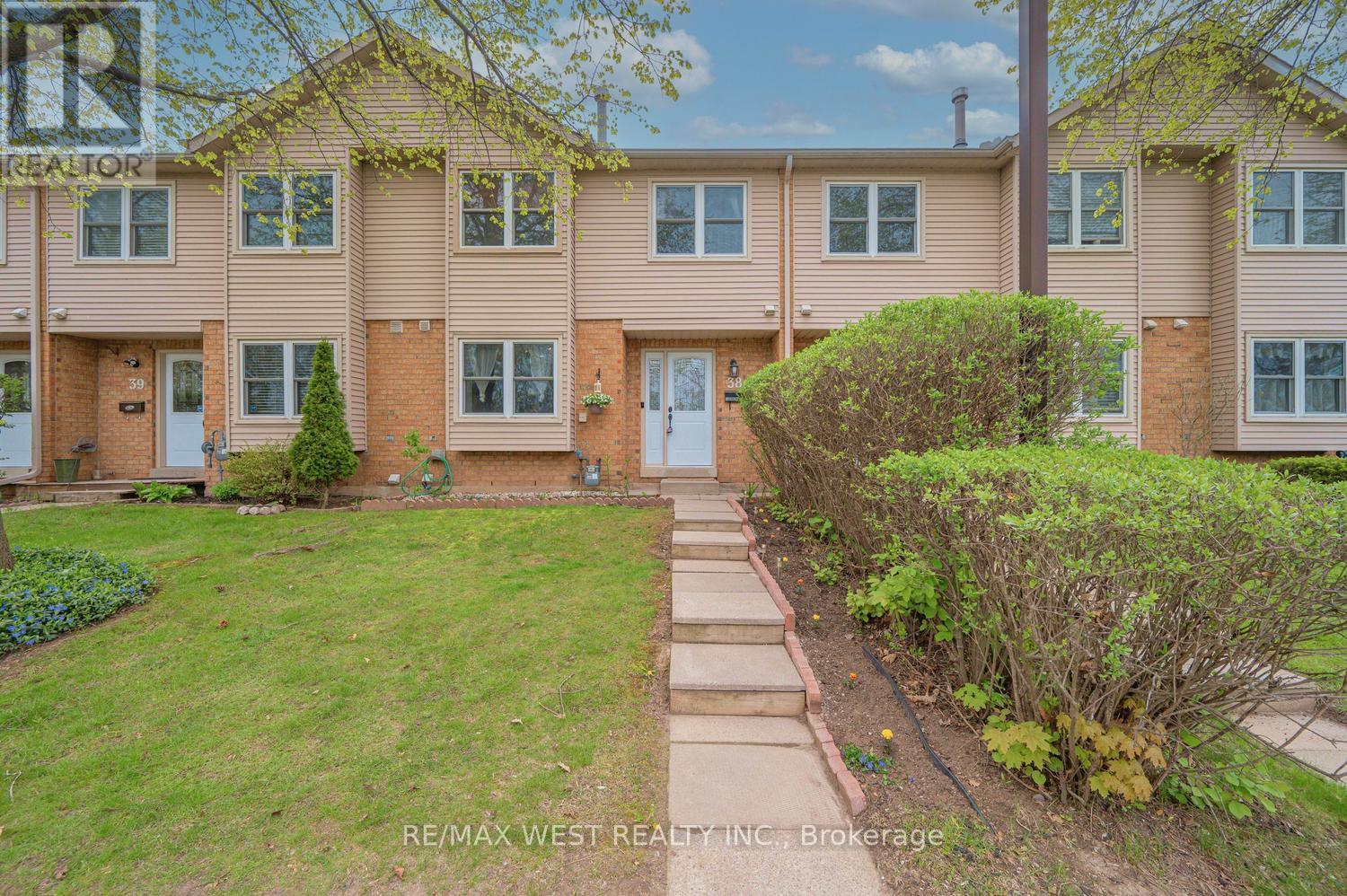 38 - 2065 Amherst Heights Court, Burlington, Ontario  L7P 4R7 - Photo 2 - W13127106