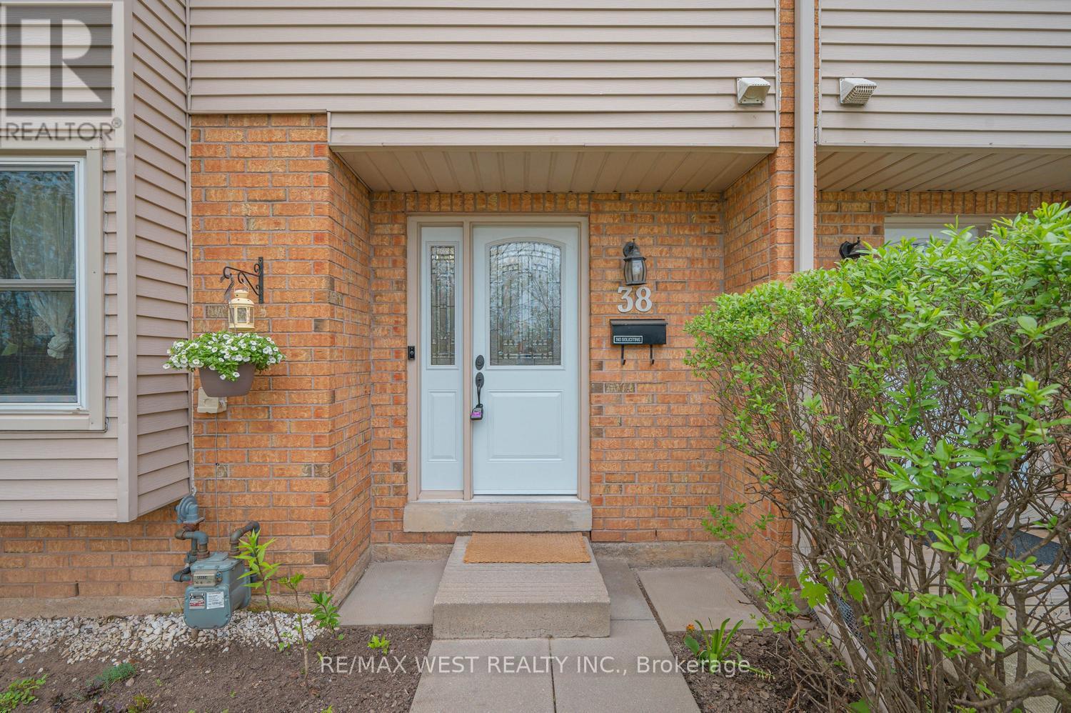 38 - 2065 Amherst Heights Court, Burlington, Ontario  L7P 4R7 - Photo 4 - W13127106