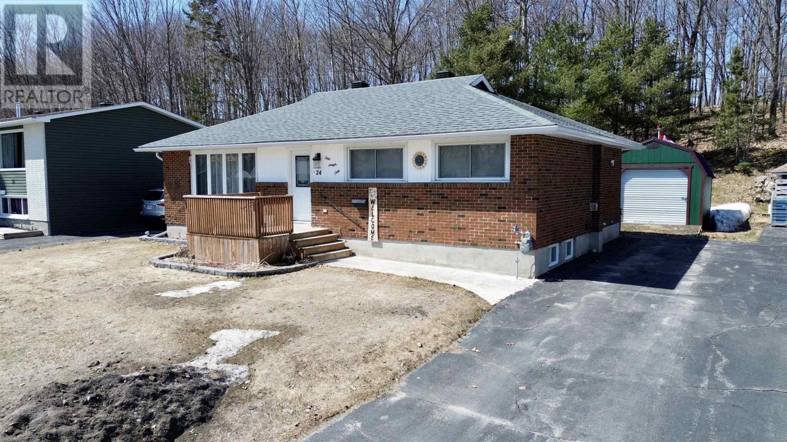 24 Axmith AVE, Elliot Lake, Ontario