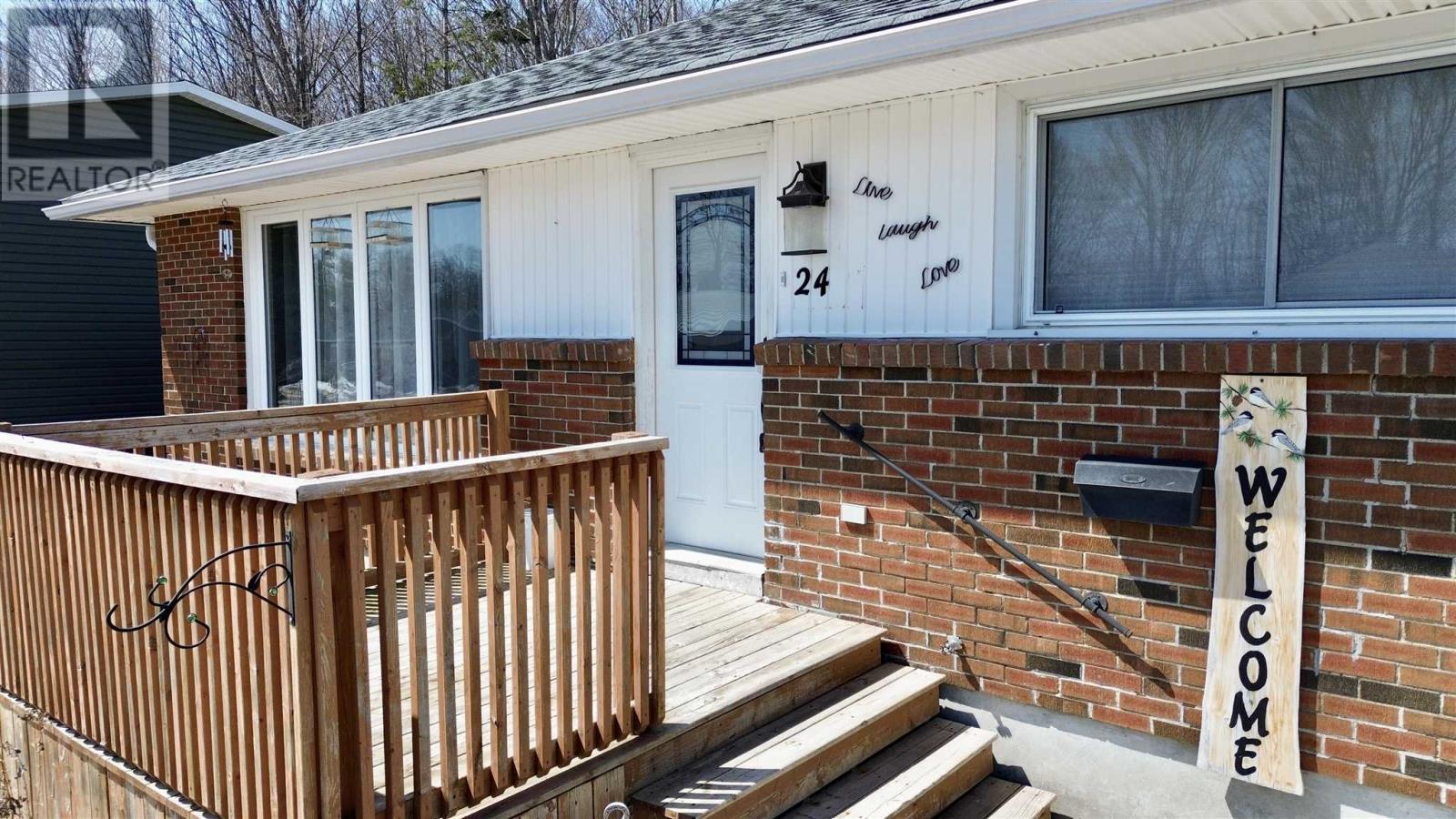 24 Axmith Ave, Elliot Lake, Ontario  P5A 1B7 - Photo 5 - SM260825