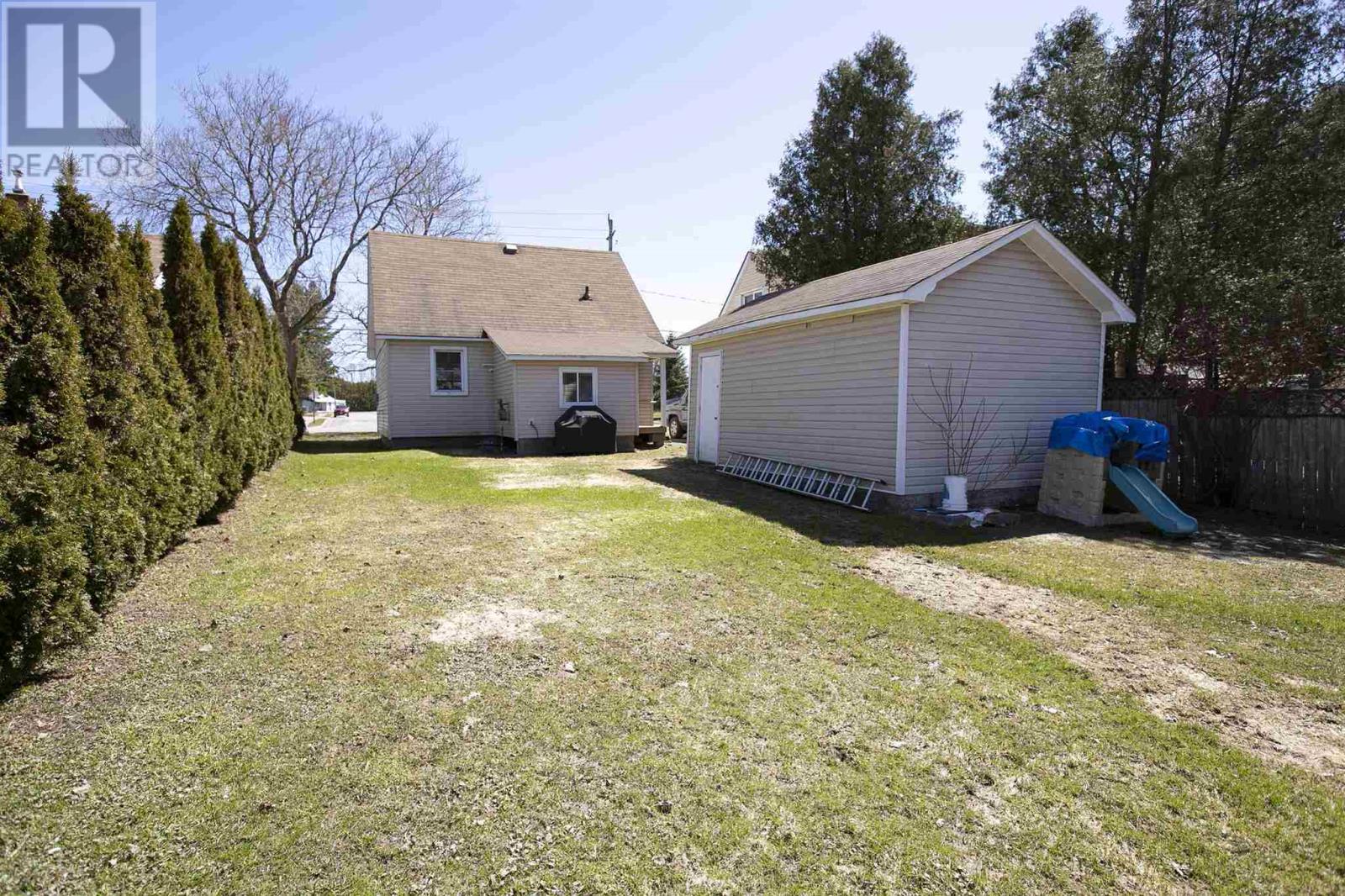 387 Pim St, Sault Ste. Marie, Ontario  P6B 2T9 - Photo 9 - SM260855
