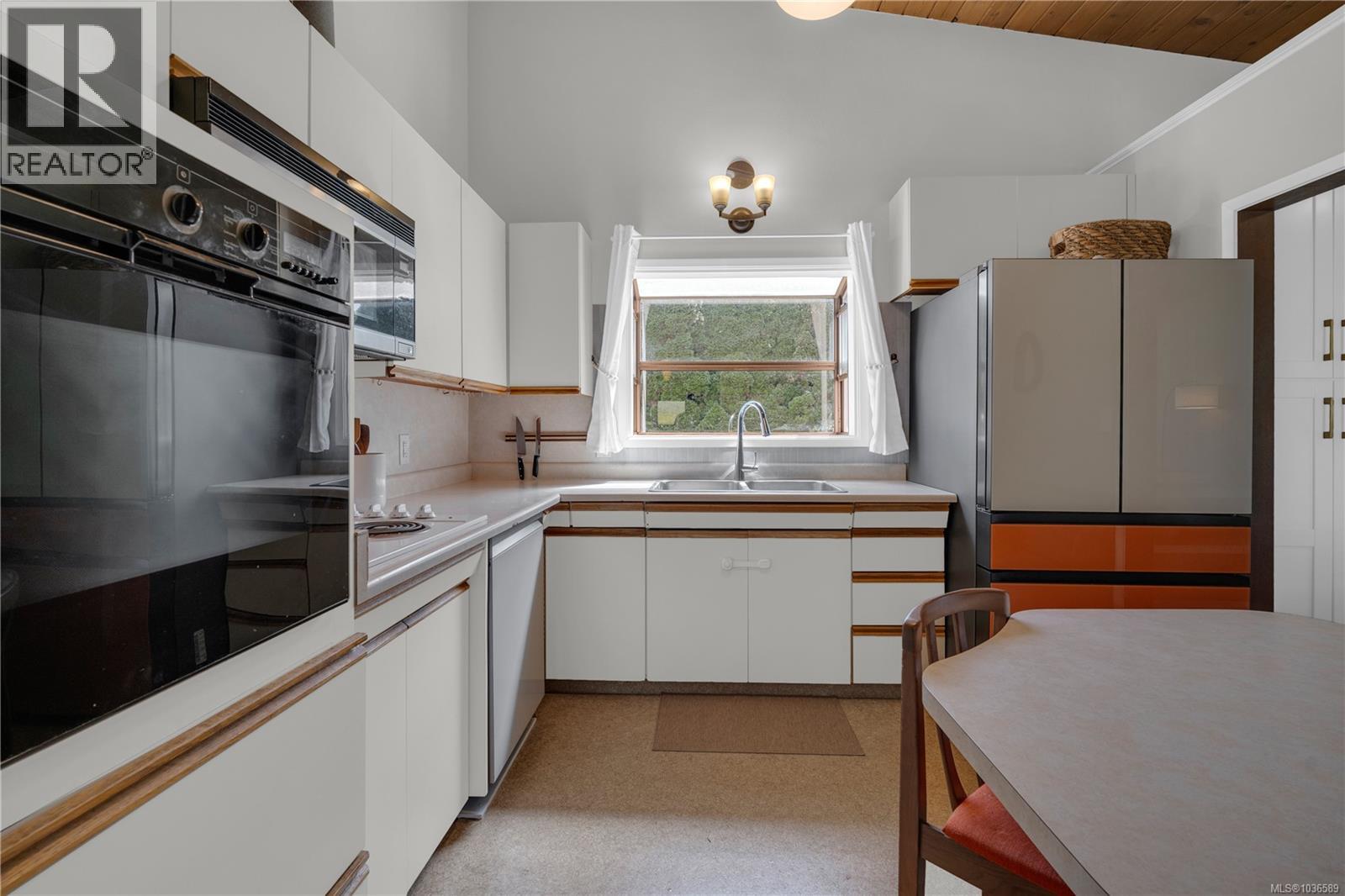 887 Clarke Rd W, Central Saanich, British Columbia  V8M 2G1 - Photo 14 - 1036589